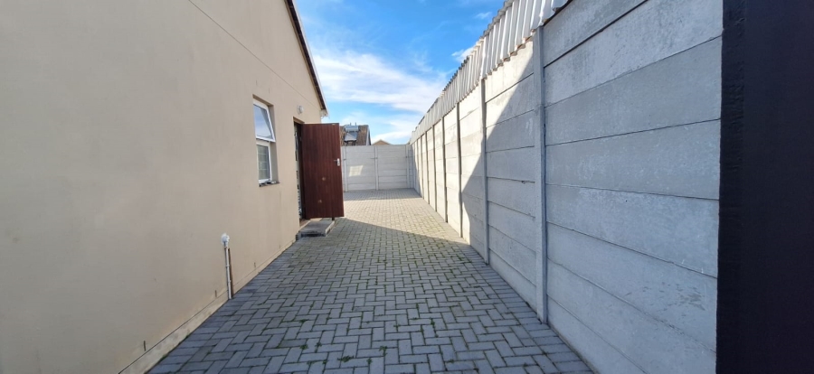 2 Bedroom Property for Sale in Pelican Park Western Cape